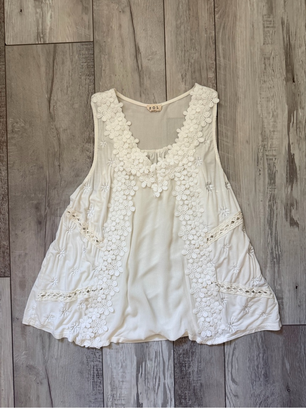 POL Sweet Lovely One Floral Embroidery Flowy Boho Chic Neutral Tank size medium - Picture 10 of 11